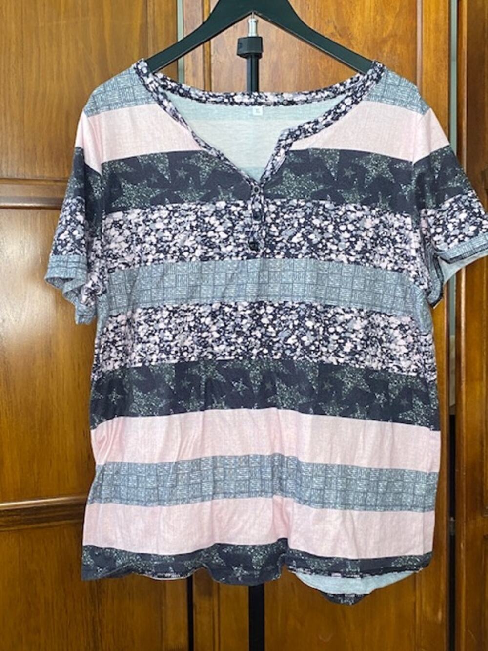 Women's XL Tunic Top Black Gray Pink Striped Pattern V Neck Short Sleeve